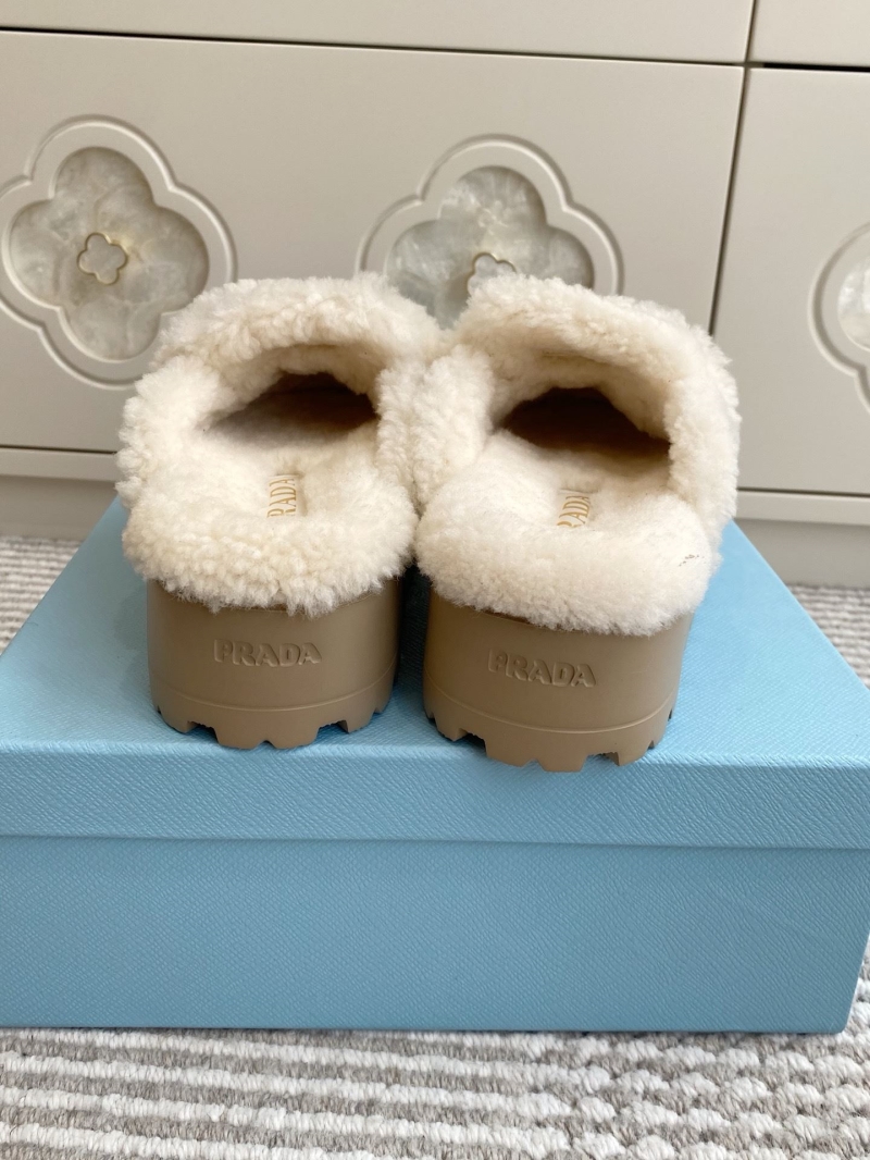 Pra*a slippers